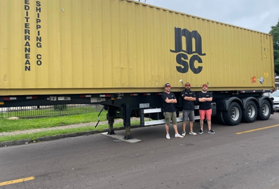 na foto os dois proprietários da Rima Imports os irmãos Christian e Rodrigo Rimanski e ao Centro Diogo Walger gerente comercial da Visbella no Brasil